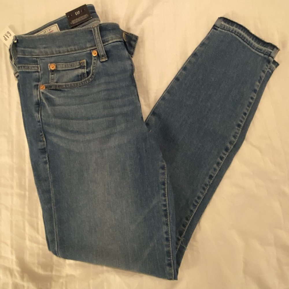 NWT Gap True Skinny mid rise regular length jeans